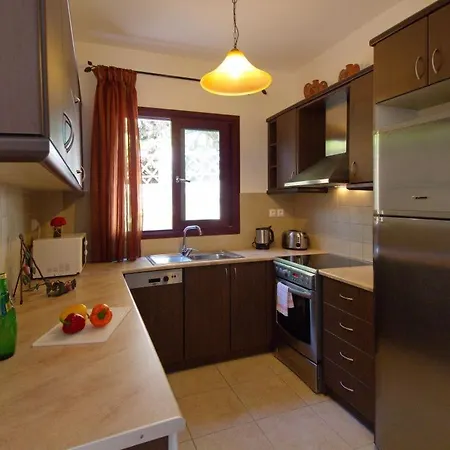 Villa Kleismata Sleeps 6 *