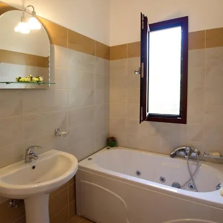 Villa Kleismata Sleeps 6 *
