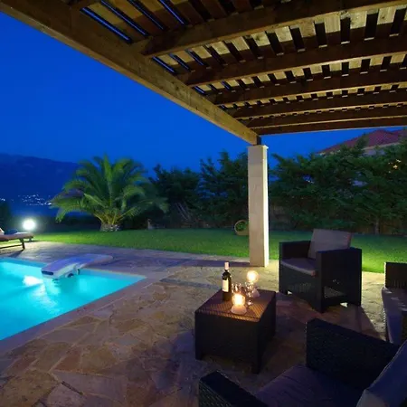 Villa Kleismata Sleeps 6 *