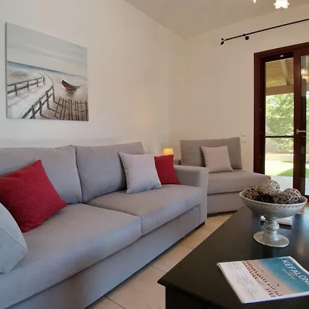 Kleismata Sleeps 6 Villa *